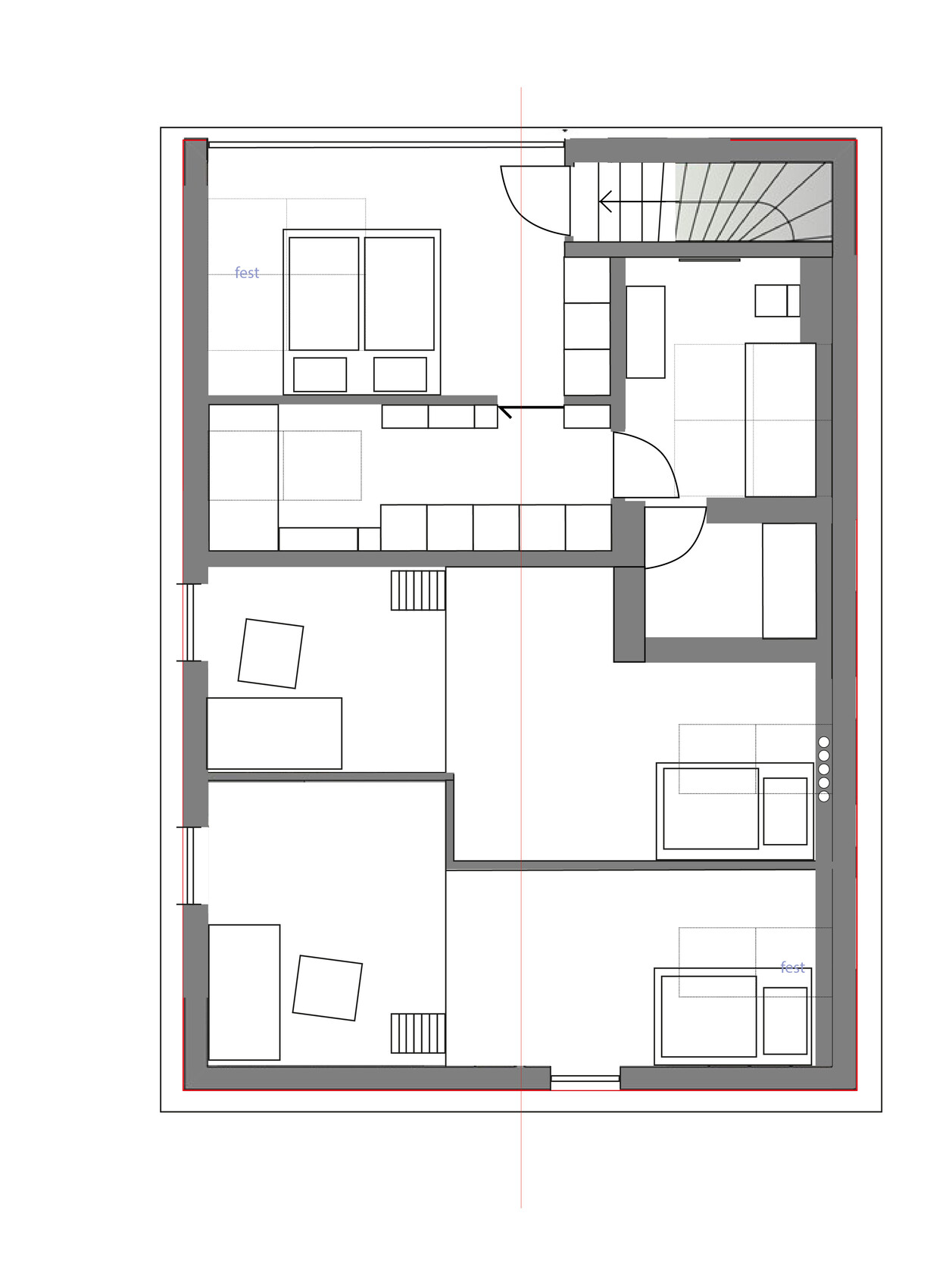 Grundriss eines Hauses mit mehreren Zimmern, Treppenhaus, Türen und Möbeln.