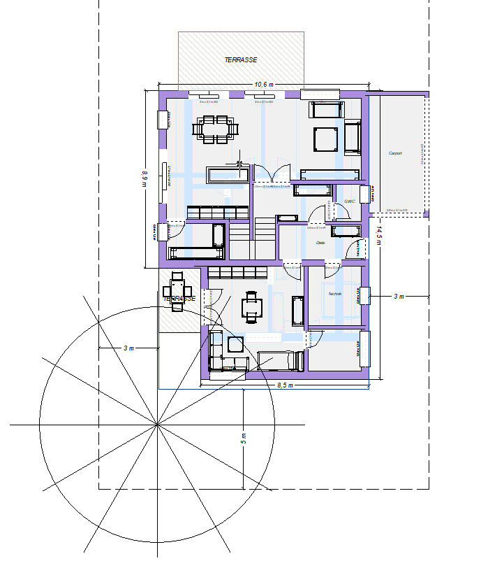 Grundriss eines Hauses mit Terrasse, Carport, Zimmern und Möbeln.