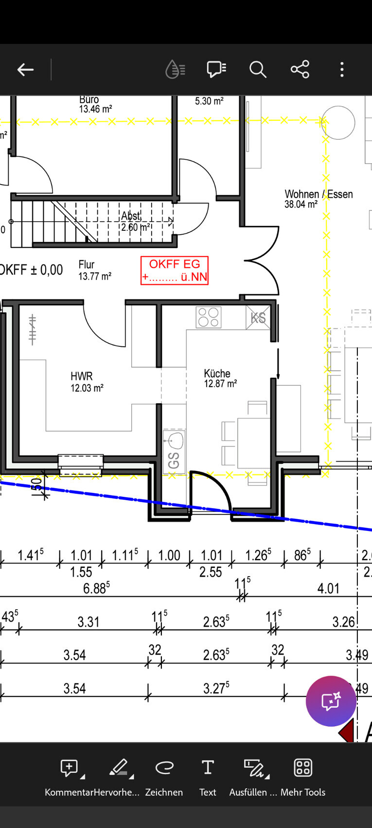 Grundriss eines Wohnhauses mit Küche, Wohnen/Essen, Flur, HWR, Abstellraum.