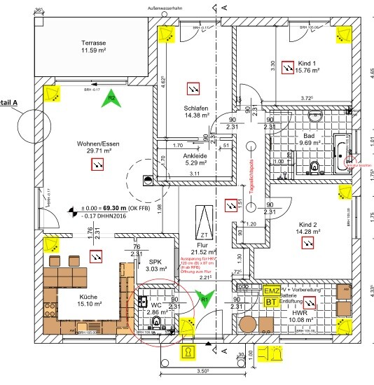 Grundriss eines Hauses mit Terrasse, Wohnzimmer, Küche, Schlafen, 2 Kinderzimmer, Bad, Flur