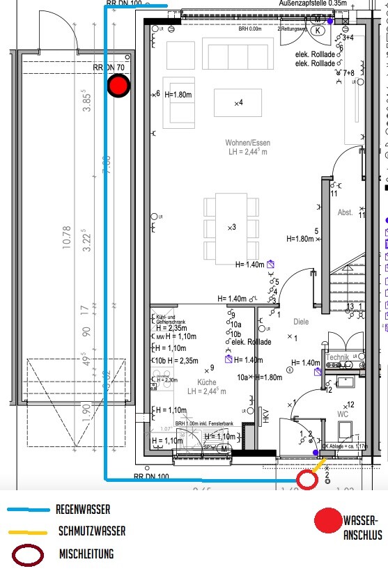 Grundriss eines Hauses mit Wasserleitungen Blau Regenwasser, Gelb Schmutzwasser, Rot Mischleitung