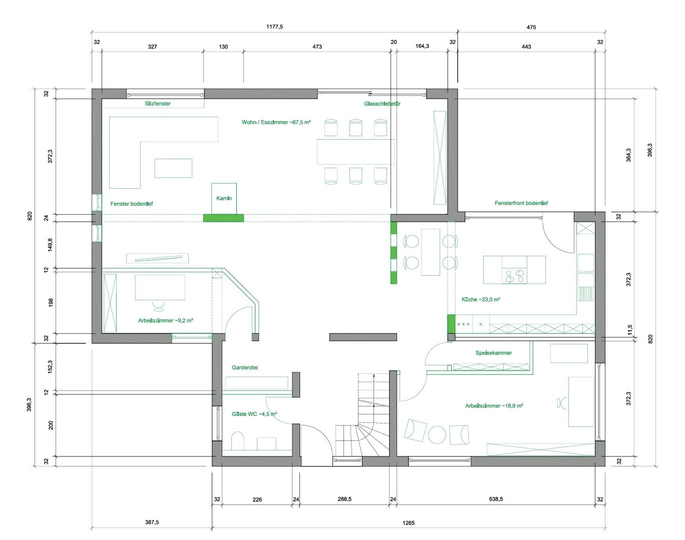 Grundriss: Offenes Wohn-/Esszimmer mit Kamin, Küche, Arbeitszimmer, Speisekammer, Gäste-WC.