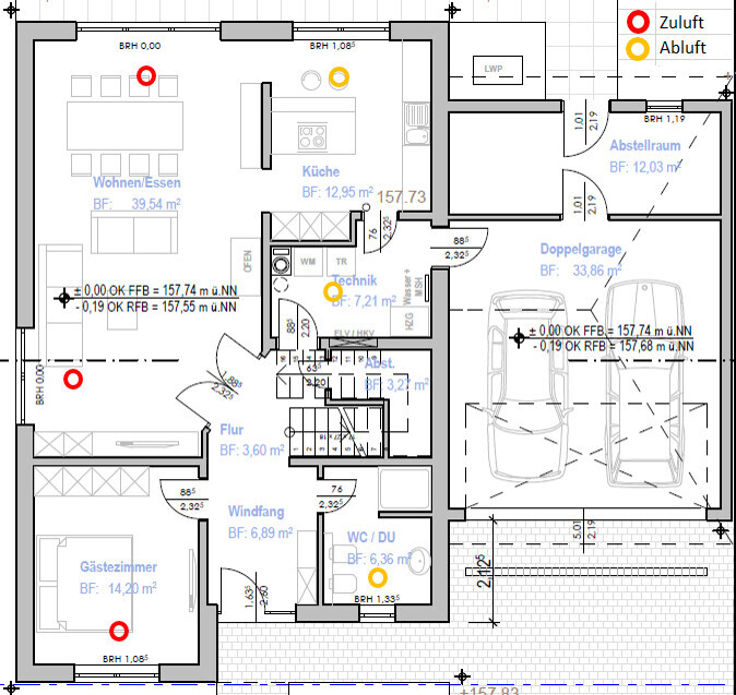 Grundriss eines Hauses: Wohn/Essbereich, Küche, Flur, Gästezimmer WC/Dusche, Abstellraum, Doppelgarage