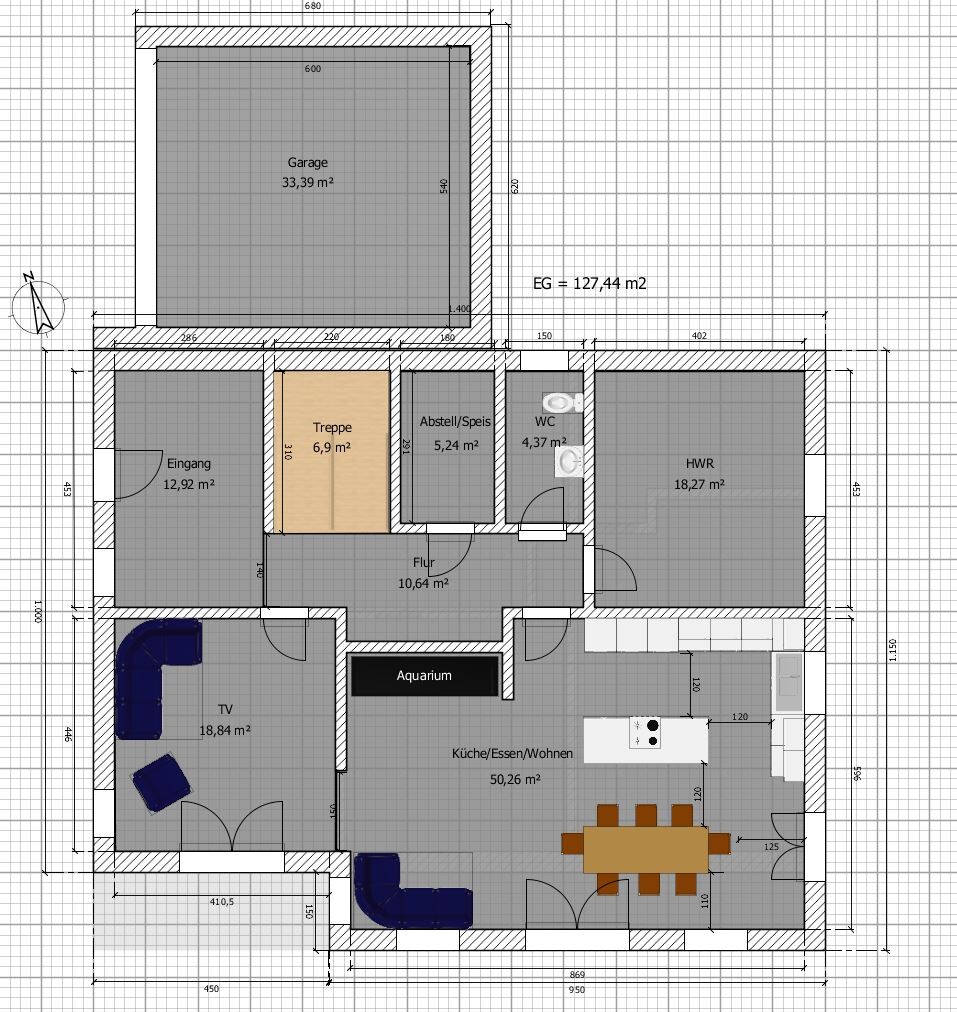 Grundriss eines Hauses: Garage, Eingangsbereich, Flur, Küche/Essen/Wohnen, TV-Ecke, Aquarium.