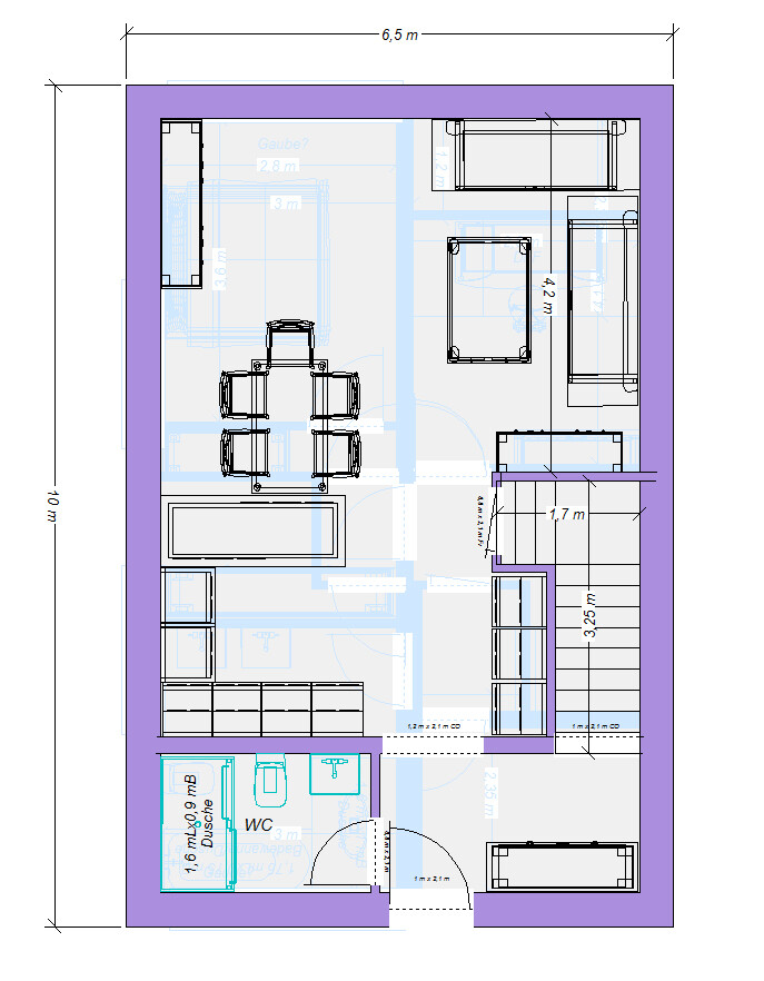 Grundriss eines Hauses: Wohn- und Esszimmer, Küche, Bad, WC, Treppe, Türen und Möbel.