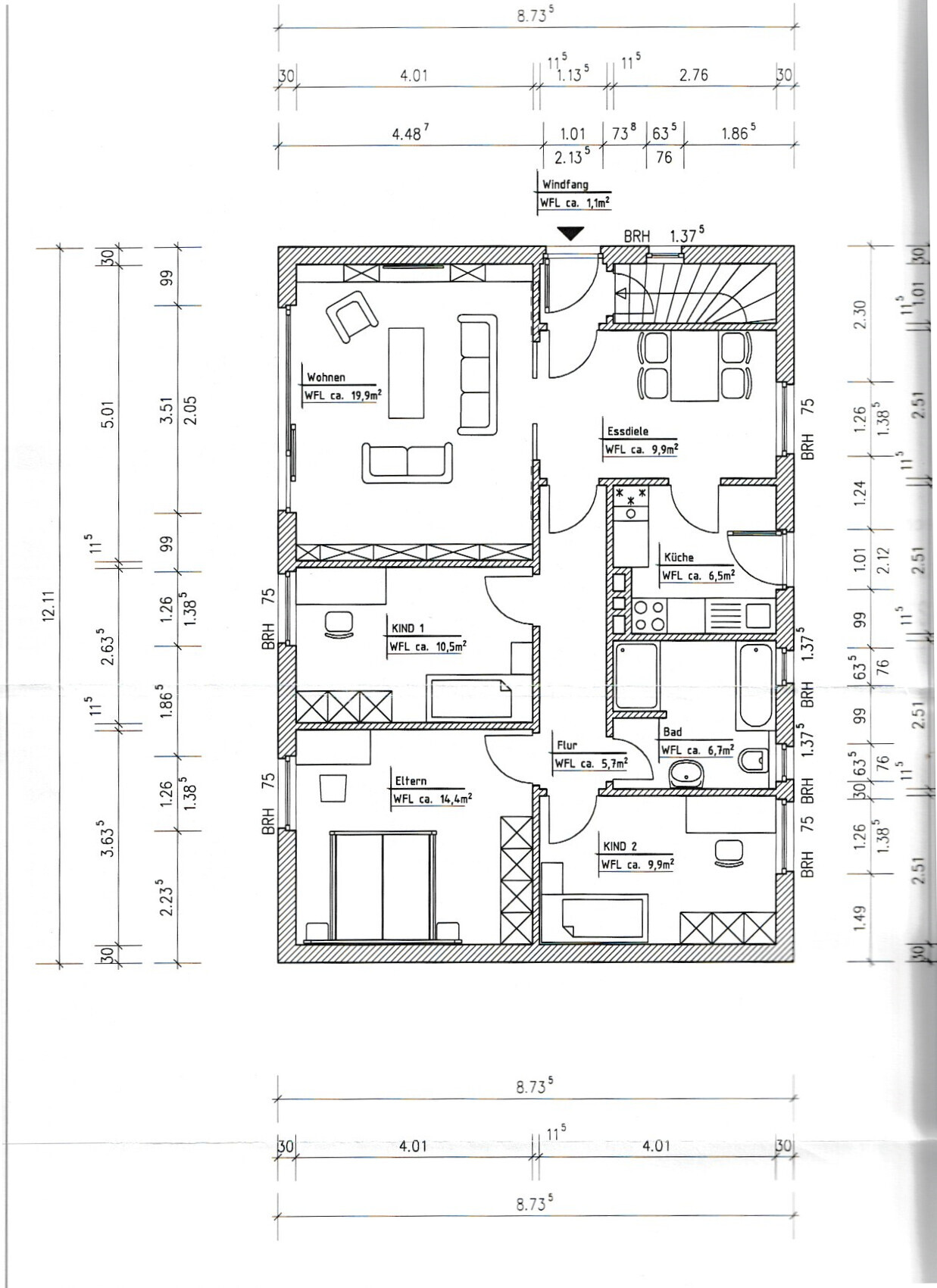 Detailreicher Hausgrundriss mit Wohnzimmer, Küche, Bad, Schlafzimmer und Flur