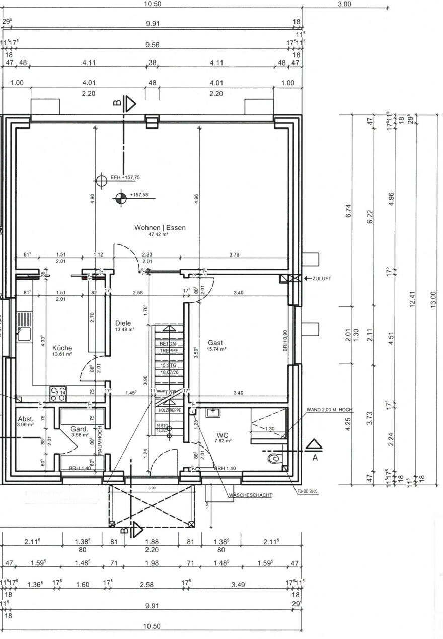 Grundriss eines Wohnhauses: Küche, Wohnzimmer, Diele, Gast, WC mit Maßangaben.
