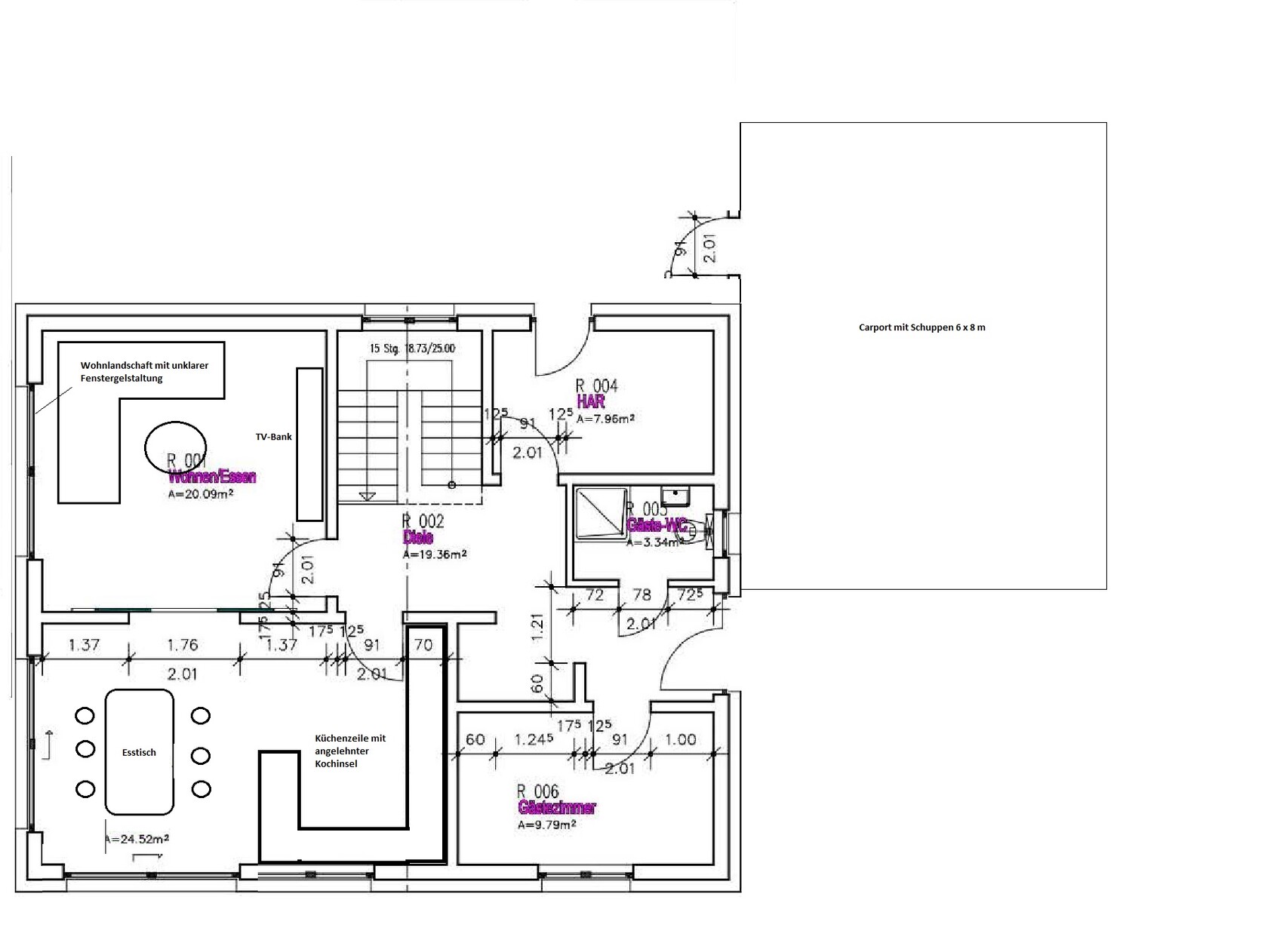 Grundriss eines Hauses: Wohnzimmer links, Küche/Esszimmer unten, Gästezimmer rechts, Carport rechts.