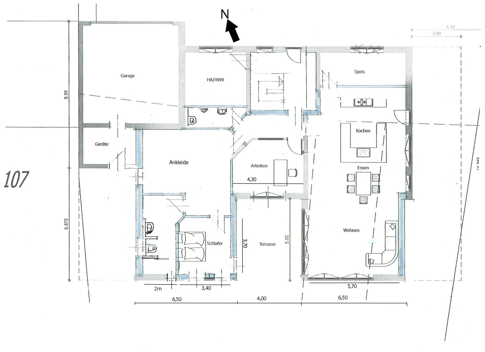 Grundriss eines Hauses mit Garage, Küche und Terrasse
