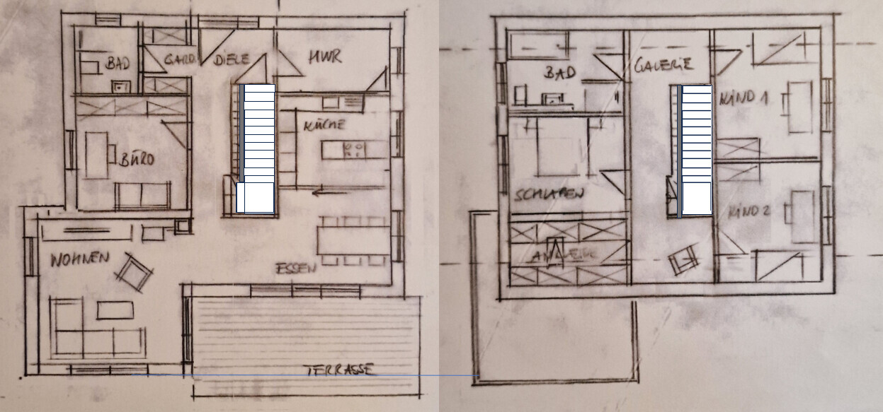 Handgezeichneter Grundriss eines zweigeschossigen Hauses mit Treppe, Wohnbereich, Kueche, Terrasse.