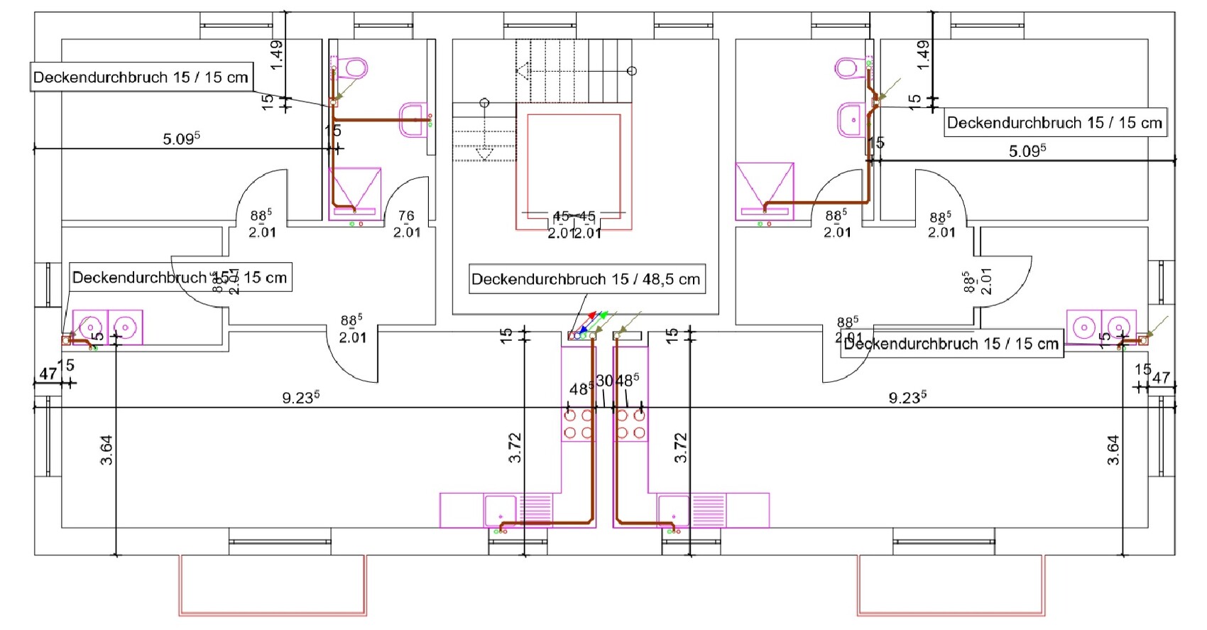 Detaillierter Grundriss eines Hauses mit Haustechnik und Verkabelung.