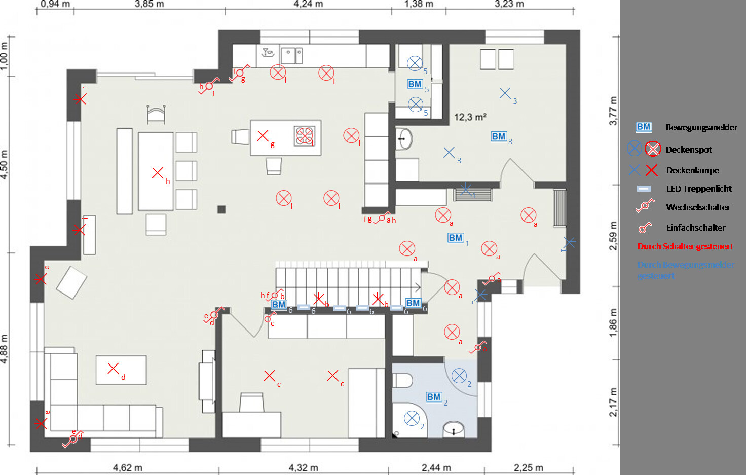 Grundriss offener Wohn-/Essbereich mit Küche, Schlafzimmer, Bad; Lampen/Sensoren.