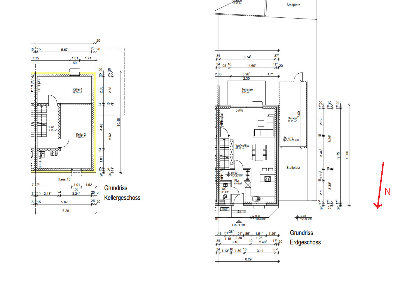 Grundriss Kellergeschoss und Erdgeschoss eines Hauses mit Terrasse, Küche, Wohnbereich und Garage.