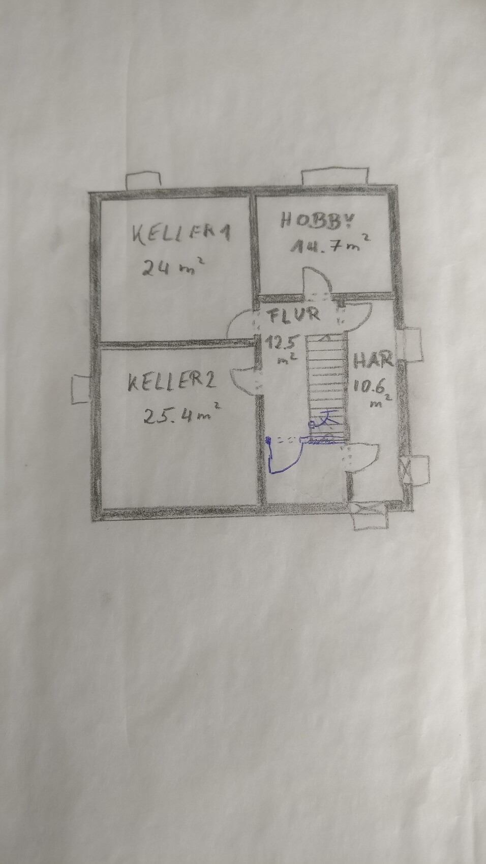 Handgezeichneter Keller-Grundriss mit Keller 1, Keller 2, Hobby, Flur, HAR und Treppe