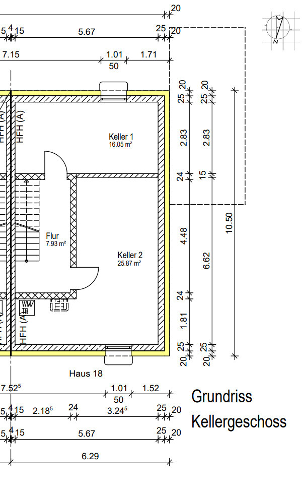 Grundriss Kellergeschoss eines Hauses mit zwei Kellerräumen, Flur und Treppen