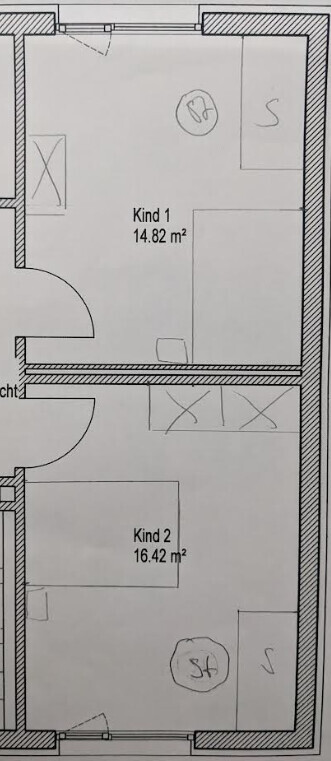Grundriss: Zwei Kinderzimmer übereinander; oben Kind 1 14,82 m², unten Kind 2 16,42 m².