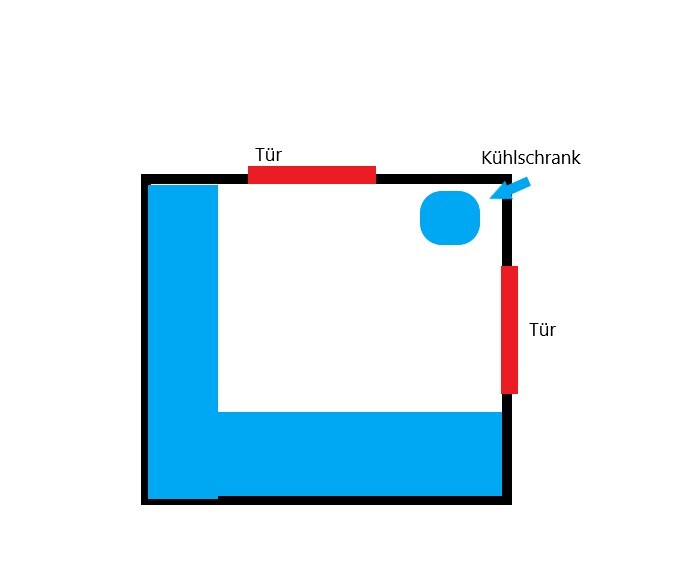 Grundriss eines Raums mit zwei roten Türen, blauem Kühlschrank oben rechts und blauer Bodenfläche.