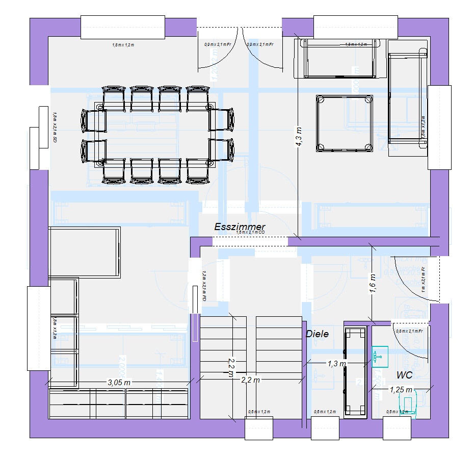 Grundriss eines Hauses: Esszimmer mit großer Tischgruppe, Diele, WC und Treppe.