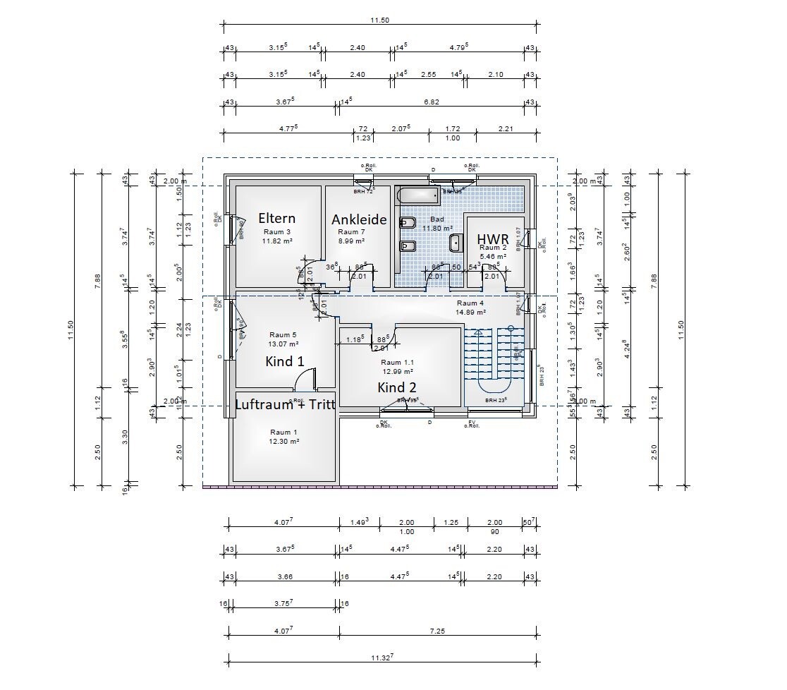 Grundriss eines Wohnhauses: Elternzimmer, Ankleide, HWR, Bad, zwei Kinderzimmer, Flur und Treppen.
