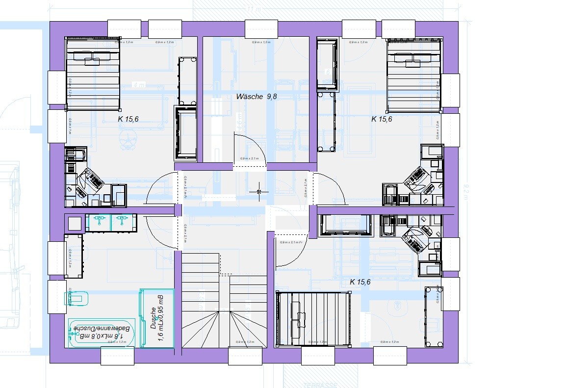 Grundriss eines Mehrfamilienhauses: mehrere Zimmer, Küche, Bad, Waschküche, Treppenhaus.