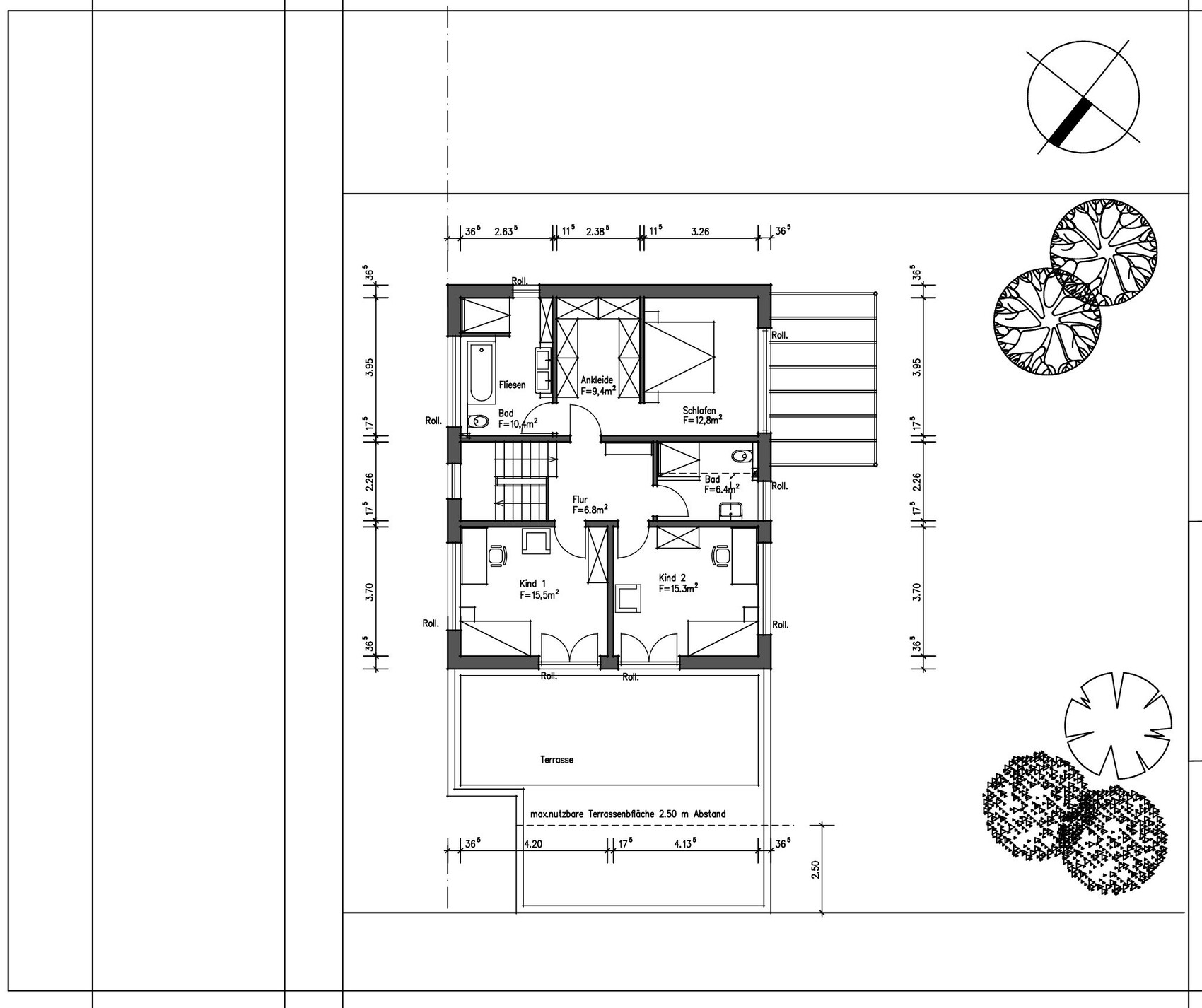 Grundriss des Obergeschosses: Flur, Bad, Ankleide, Schlafzimmer, zwei Kinderzimmer, Terrasse.
