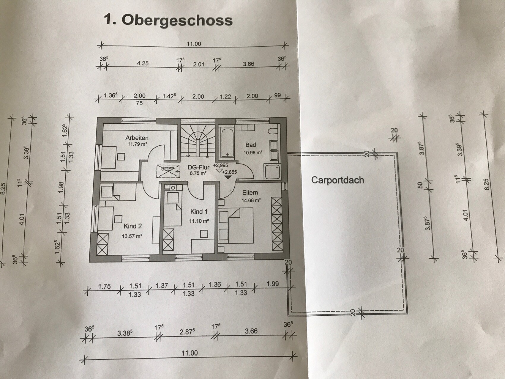 Grundriss 1. Obergeschoss mit Arbeiten, Eltern, Kind-1, Kind-2, Bad, Flur und Carport.