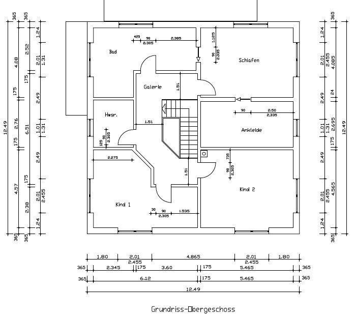 Grundriss Obergeschoss eines Hauses mit Bad, Schlafen, Ankleide, Galerie, Kind 1, Kind 2