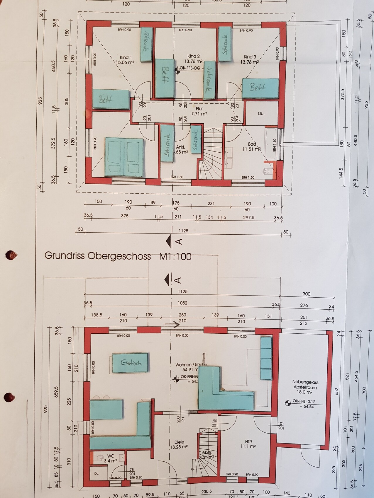 Grundriss Obergeschoss eines Hauses mit Zimmern, Fluren und Treppen