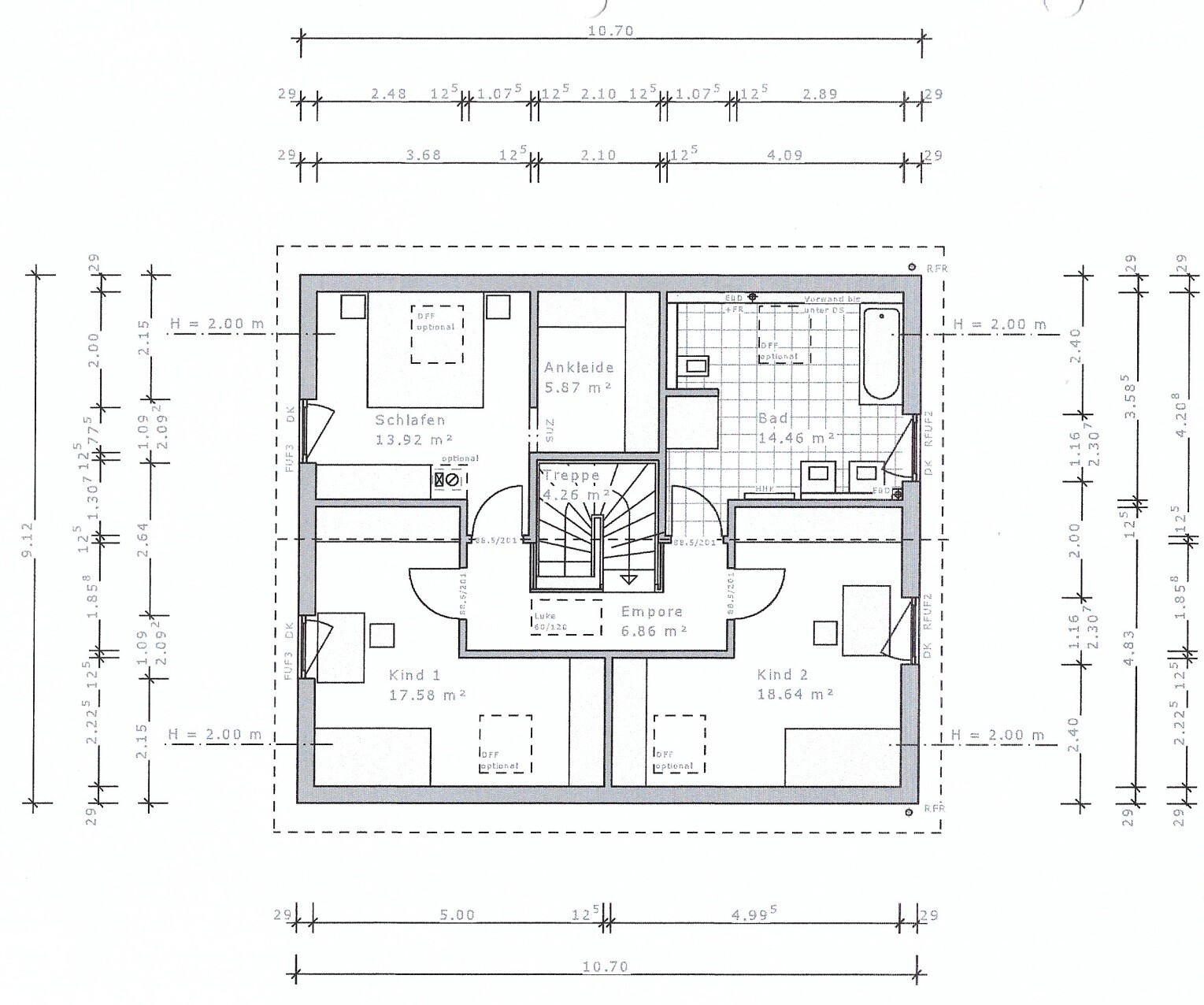 Grundriss eines Hauses: Schlafzimmer, Bad, zwei Kinderzimmer, Treppe und Empore.
