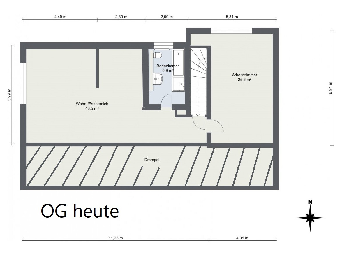 Grundriss OG: Wohn-/Essbereich links, Arbeitszimmer rechts, Bad zentral, Treppe.