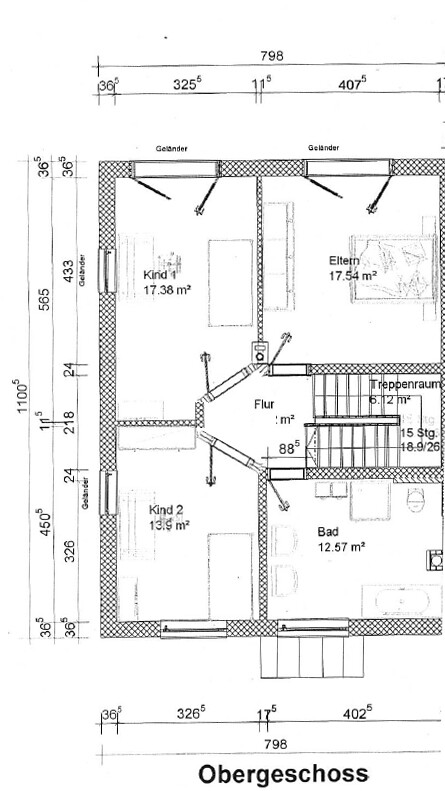 2D-Obergeschoss-Grundriss mit Eltern- und Kinderzimmern, Flur und Bad