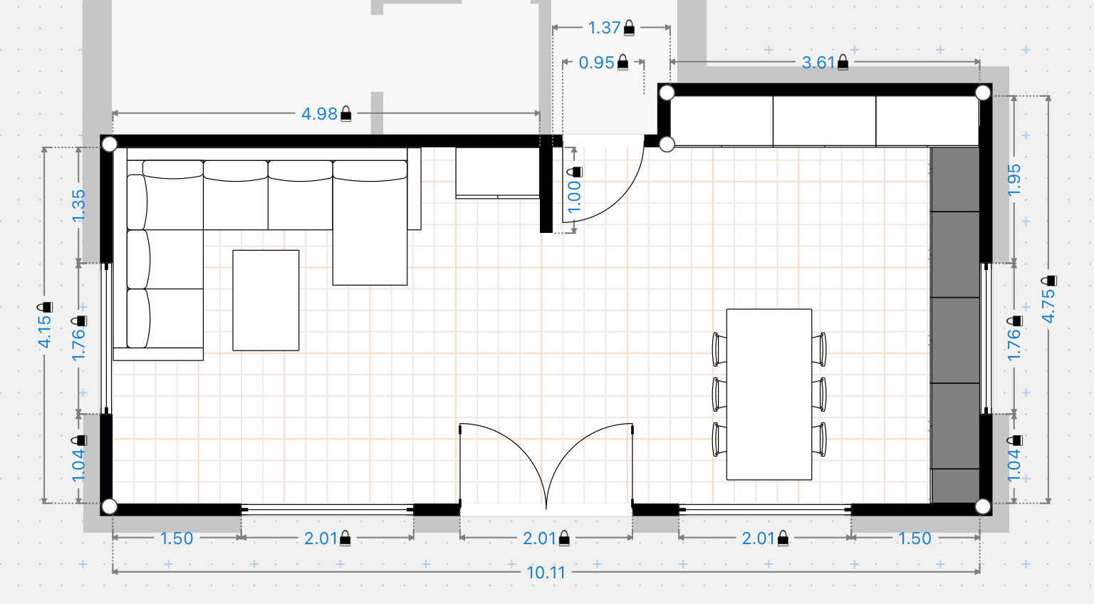 Offener Grundriss: Wohnzimmer mit Sofa, Couchtisch, Esstisch und Küchenbereich rechts; Türen markiert.