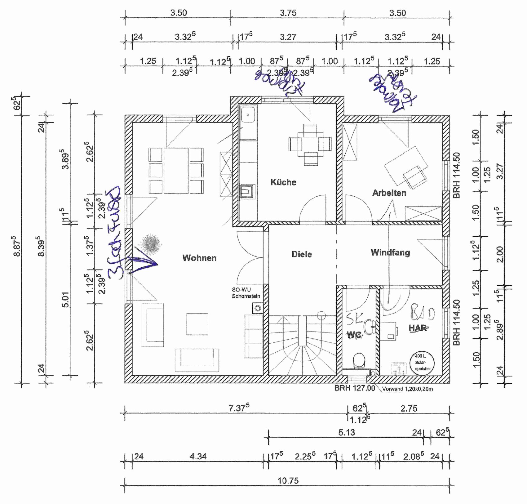 Grundriss eines Hauses mit Wohnen, Küche, Diele, Windfang, Arbeiten, Bad und WC.