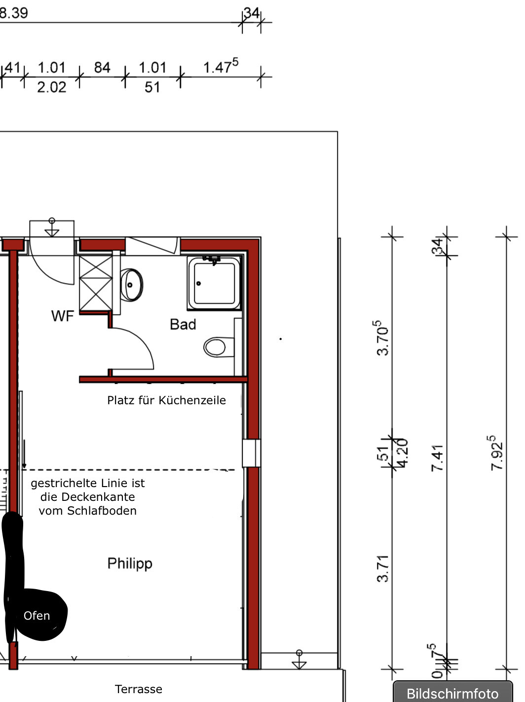 Grundrissplan eines Apartments mit Bad, Küche und Terrasse