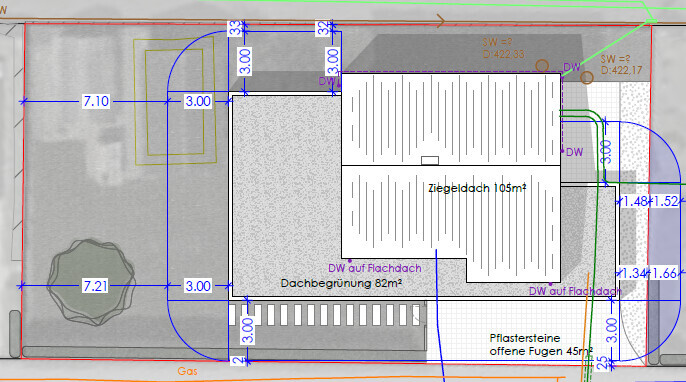 Lageplan eines Baugrundstücks mit Grundriss, Maßen und Gebäudestrukturen
