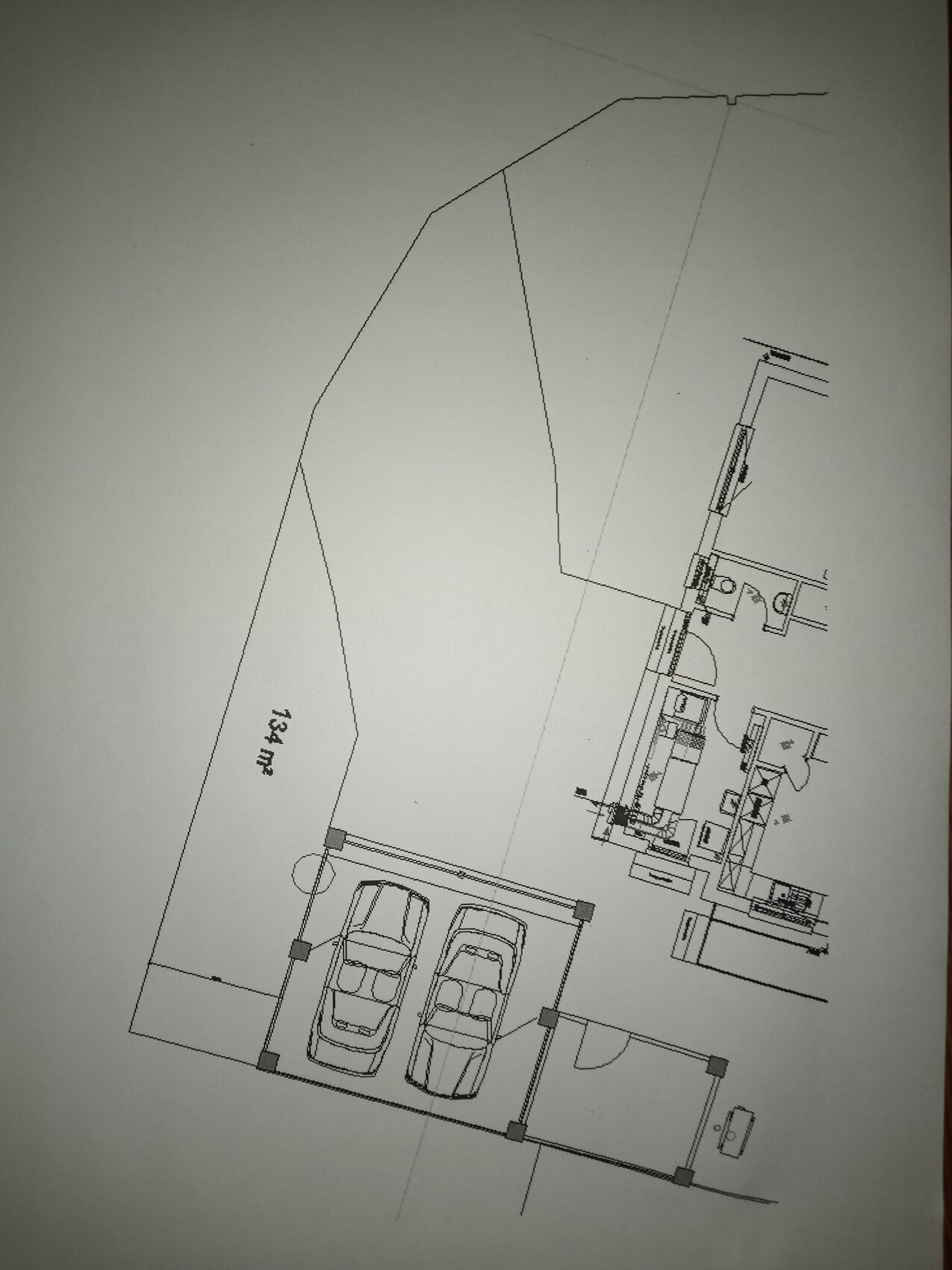 2D-Grundrissplan eines Hauses mit Garage und sichtbarer Innenraumaufteilung