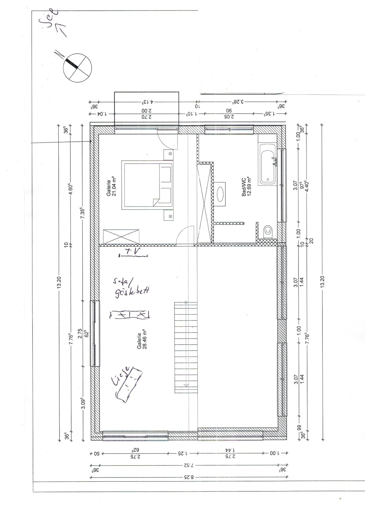 Grundriss eines Hauses: Schlafzimmer mit Bett, Bad/WC, Treppe und Galerie.