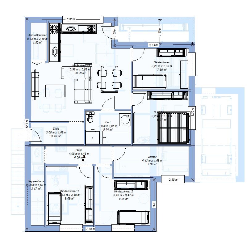 Detaillierter Grundriss eines Einfamilienhauses mit Wohnbereich, Küche und Schlafzimmern.