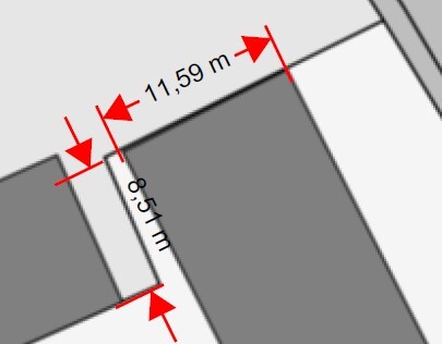 Ausschnitt eines Grundrisses mit grauen Waenden und roten Masslinien