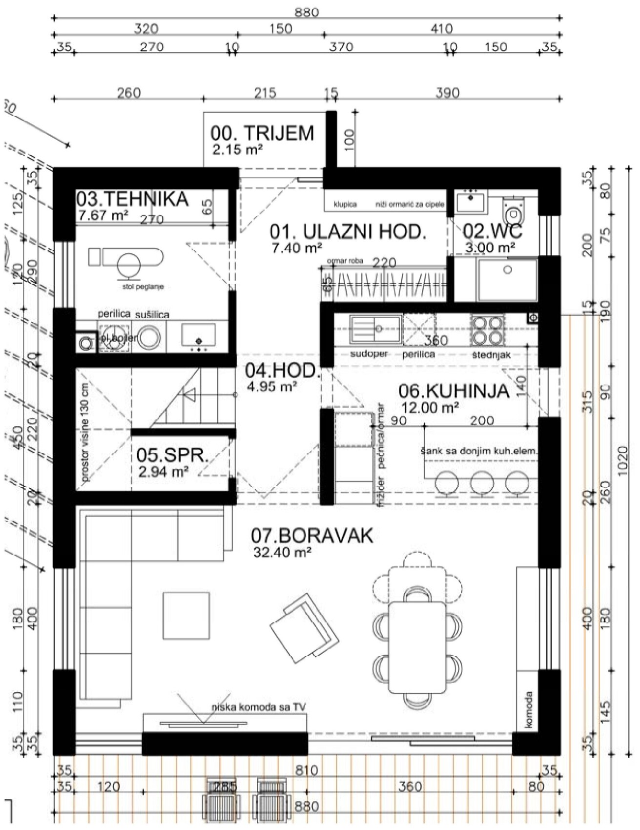 Grundriss eines Wohnhauses: Wohnzimmer mit Essecke, Küche, Flure, WC, Technikraum und Abstellraum.