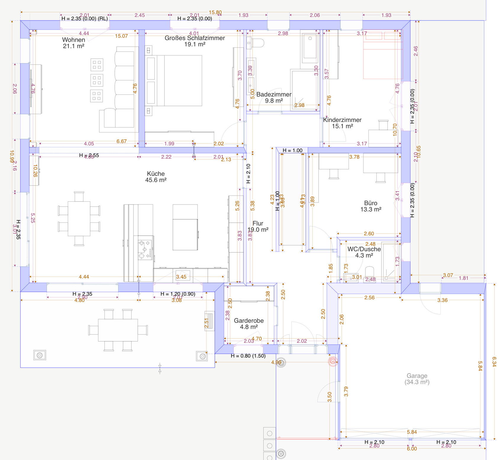 Grundriss eines Hauses mit Küche, Wohnen, Schlafzimmer, Bad, Büro, Flur, Garderobe und Garage.