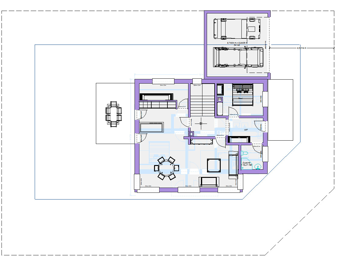 Grundriss eines Hauses mit Wohnzimmer, Essbereich, Küche, Bad, Schlafzimmer, Treppe und Garage.