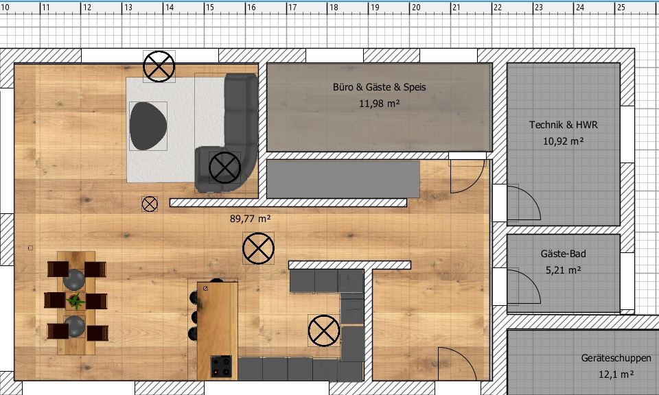 Grundriss offener Wohnbereich mit Küche, Esstisch, Sofa; Büro, Technik, Gäste-Bad, Geräteschuppen.