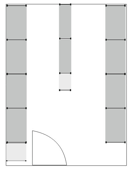 Grundriss eines Raums mit Regalreihen an beiden Seiten, zentralem Regalblock und Türbogen unten.