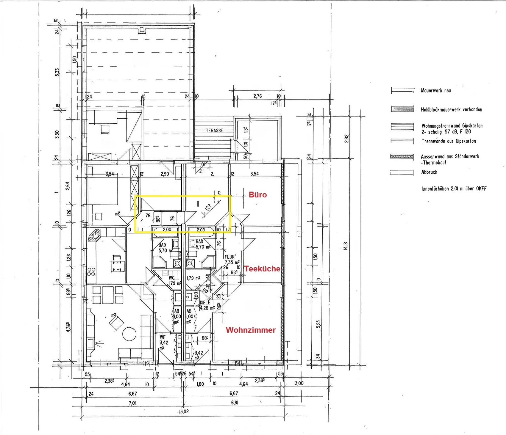 Detaillierter Grundriss eines Wohnhauses mit Büro, Teeküche und Wohnzimmer