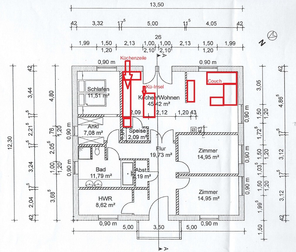 Grundriss eines Appartements: Schlafzimmer Küche Wohnen; rote Markierungen Küchenzeile Insel Couch.