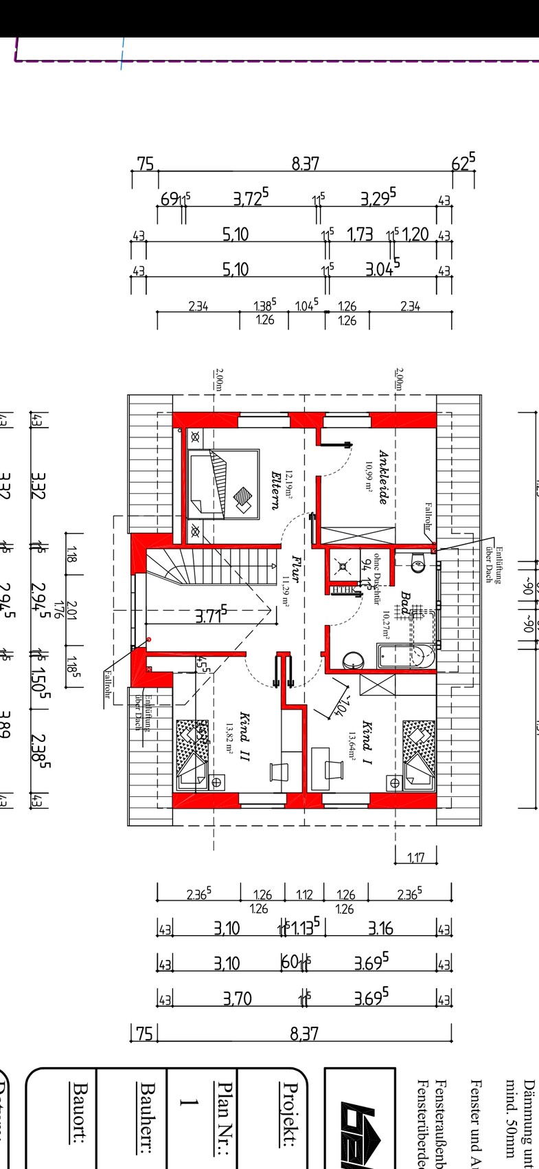 Architekten-Grundriss: Mehrere Räume, Treppe, Türen, Maßlinien, rote Wände markiert.