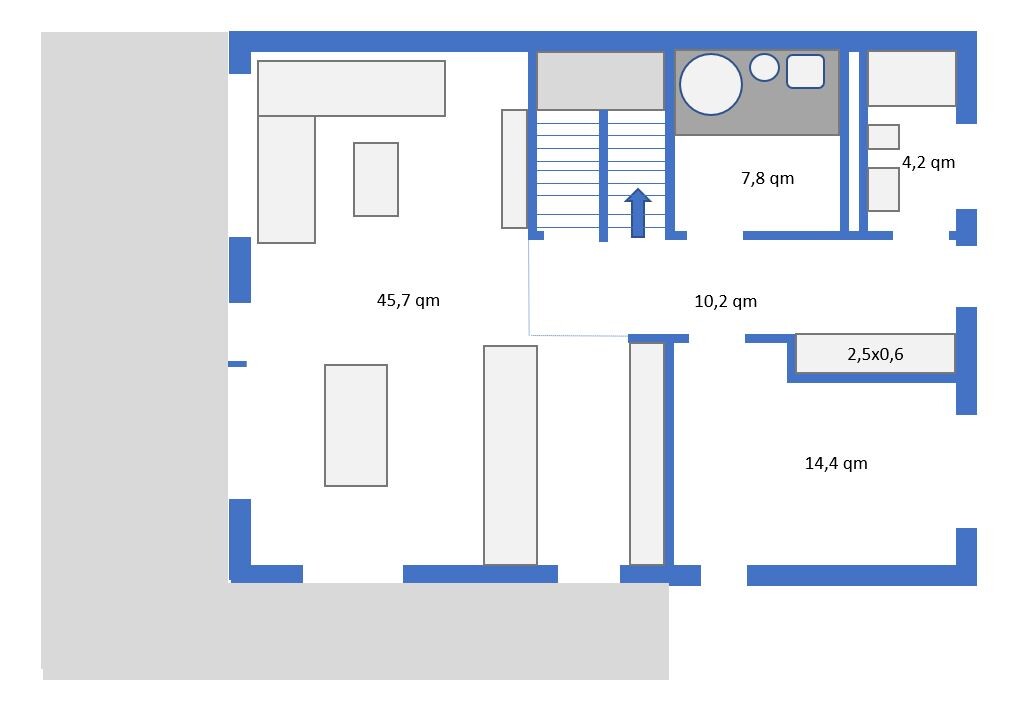 Grundriss eines Hauses: Räume mit Flächenangaben (45,7; 10,2; 14,4; 7,8; 4,2) und Treppe.