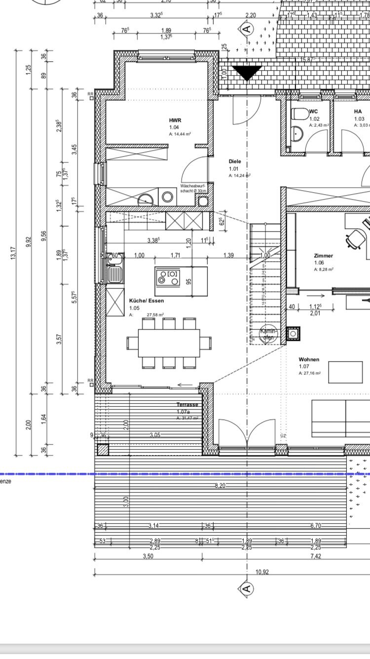 Grundriss eines Hauses mit Küche/Essen, HWR, Diele, WC, Zimmer, Wohnen, Terrasse
