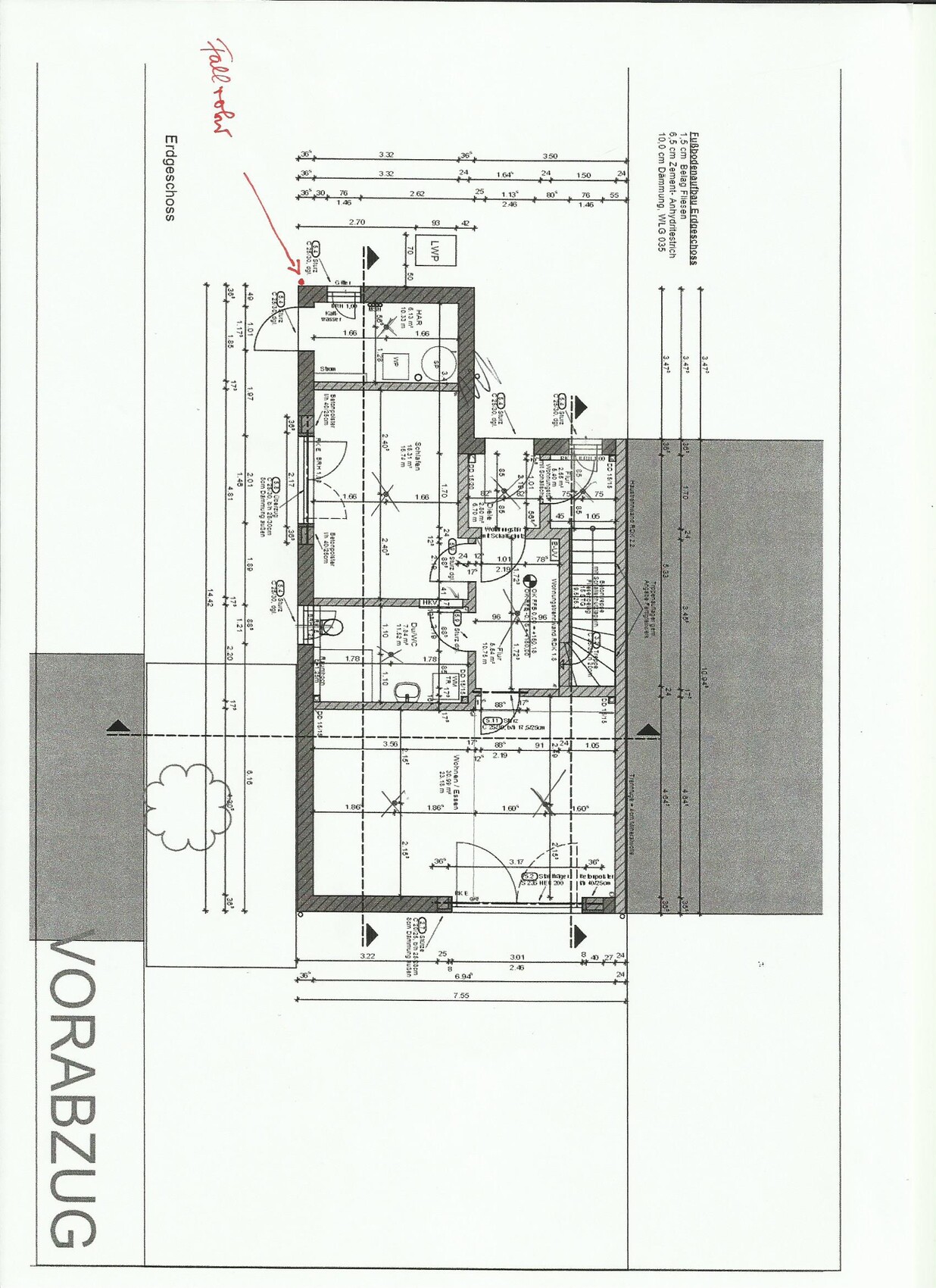 Grundriss eines Wohnhaus-EG mit Räumen, Türen, Fenstern, Maßen und Außenbereich.